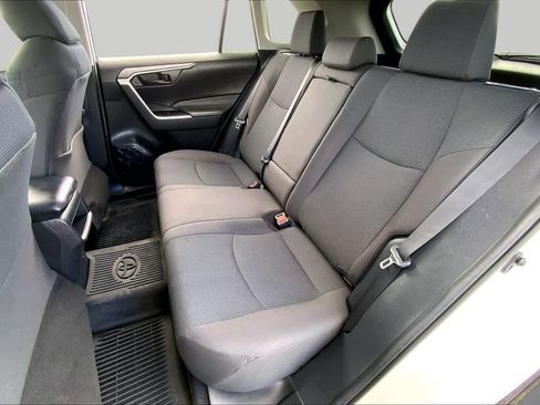 Used 2021 Toyota RAV4 LE FWD image 20