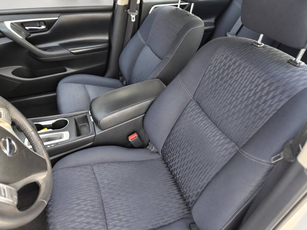 Used 2017 Nissan Altima 2.5 SV FWD image 9