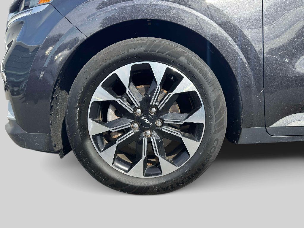 Used 2024 Kia Carnival EX FWD image 7
