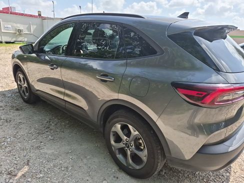 Used 2025 Ford Escape ST-Line AWD/4WD image 2