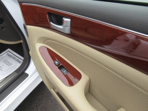 Used 2014 Hyundai Genesis 3.8 RWD image 5