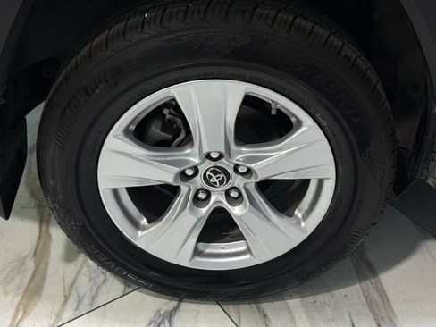 Used 2019 Toyota RAV4 XLE w/ Convenience Package FWD image 32