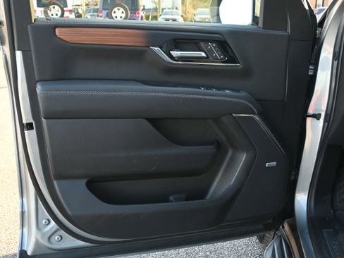 Used 2025 GMC Yukon Denali image 30