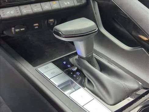 Used 2023 Hyundai Elantra Limited FWD image 15
