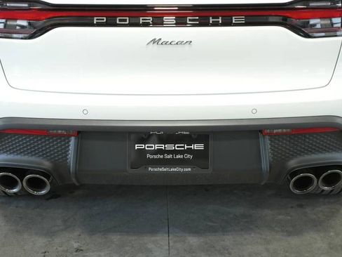 Certified 2025 Porsche Macan AWD/4WD image 39