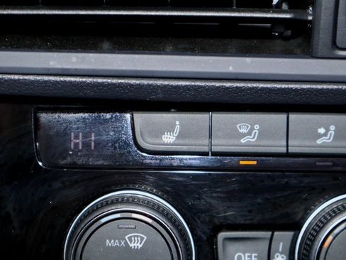 Used 2024 Volkswagen Jetta SE image 4