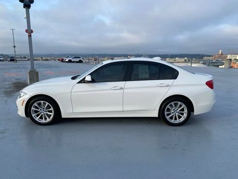 Used 2017 BMW 320i xDrive Sedan AWD/4WD image 5