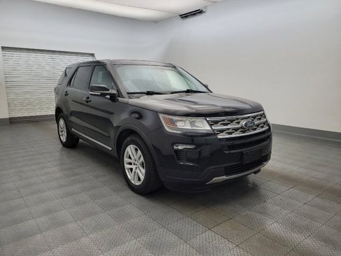 Used 2018 Ford Explorer XLT w/ Equipment Group 201A FWD image 13