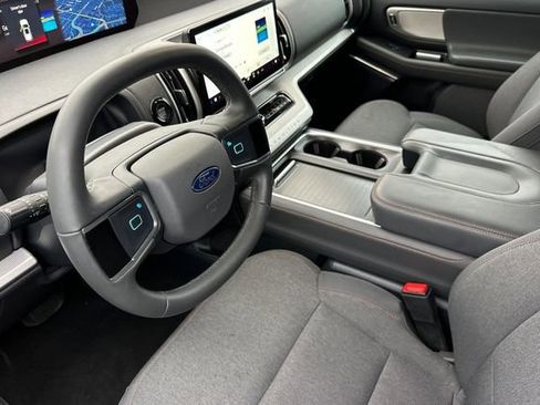 Used 2025 Ford Expedition Max Active image 4