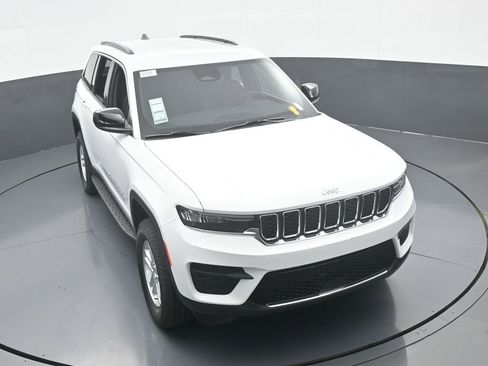 Used 2025 Jeep Grand Cherokee Laredo image 48