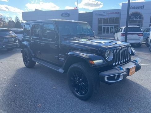 Used 2022 Jeep Wrangler Unlimited Sahara w/ Cold Weather Group AWD/4WD image 8