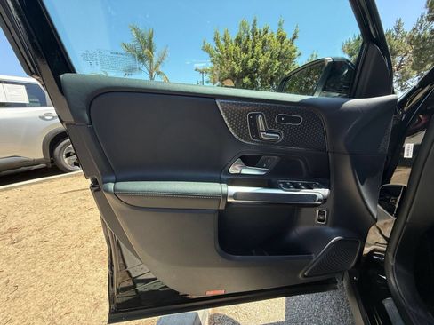 Used 2025 Mercedes-Benz GLB 250 4MATIC image 18