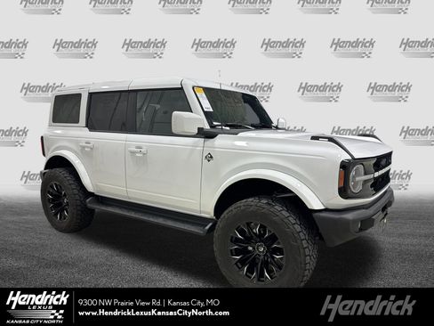 Used 2025 Ford Bronco Outer Banks AWD/4WD image 1