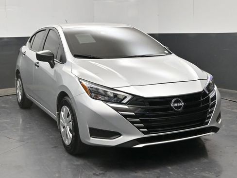 Used 2025 Nissan Versa S w/ Trunk Package FWD image 2