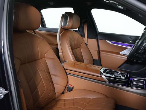 Used 2023 BMW 760i xDrive w/ Executive Package image 33