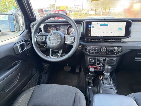 Used 2025 Jeep Wrangler Willys image 23