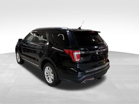 Used 2018 Ford Explorer XLT w/ Equipment Group 202A AWD/4WD image 3
