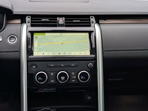Used 2020 Land Rover Discovery HSE image 18