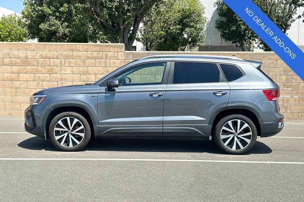 Used 2022 Volkswagen Taos SE FWD image 7