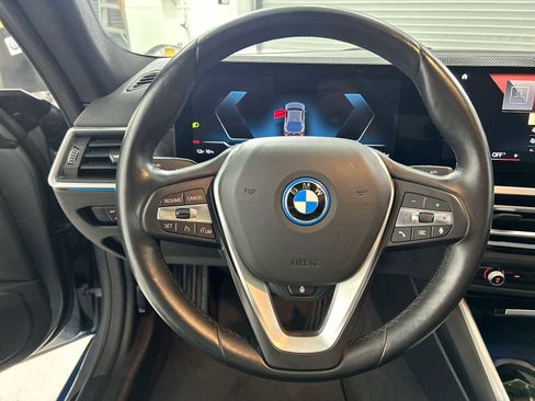 Used 2023 BMW i4 eDrive40 image 11
