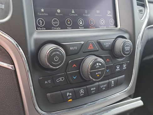 Used 2018 Jeep Grand Cherokee Limited w/ Luxury Group II image 24