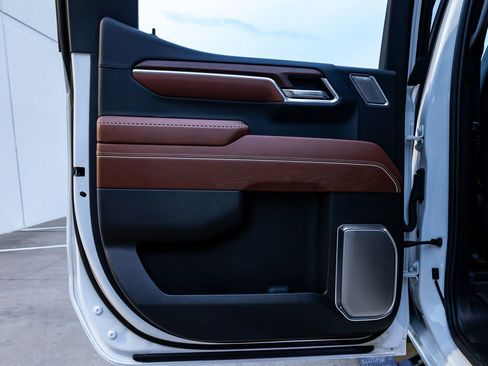 Used 2025 GMC Sierra 1500 Denali Ultimate image 37