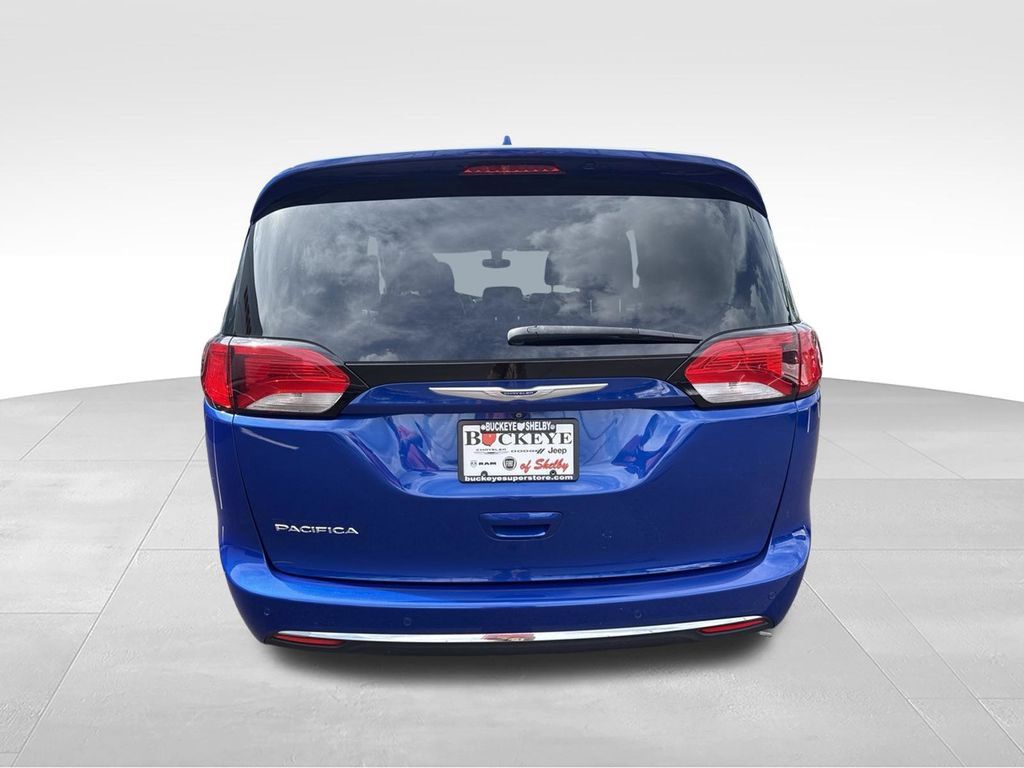 Used 2019 Chrysler Pacifica Touring-L FWD image 4