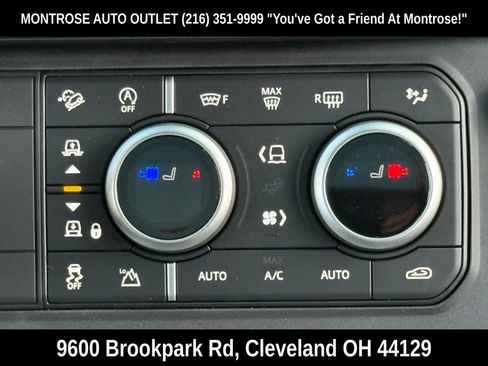 New 2026 Land Rover Defender 130 X-Dynamic SE image 30