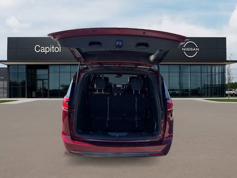 Used 2022 Chrysler Pacifica Limited w/ S Appearance Package image 9