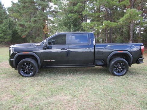 Used 2024 GMC Sierra 2500 AT4 w/ AT4 Premium Plus Package image 2