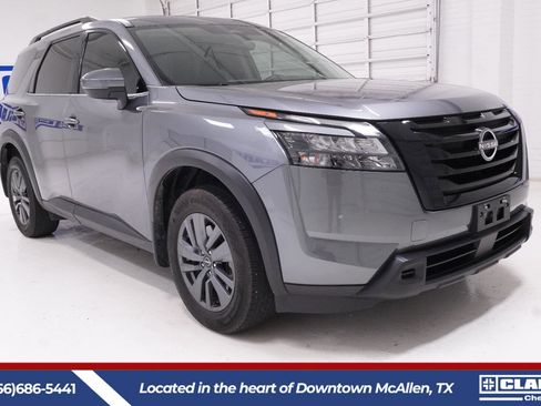 Used 2024 Nissan Pathfinder SV w/ Lighting Package (N92) FWD image 3