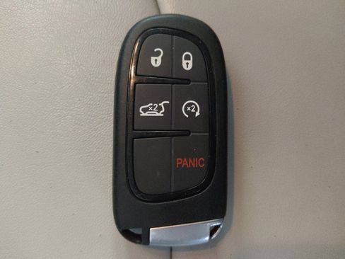 Used 2020 Jeep Cherokee Latitude Plus image 32