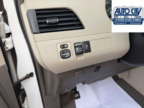Used 2014 Toyota Sienna XLE FWD image 27