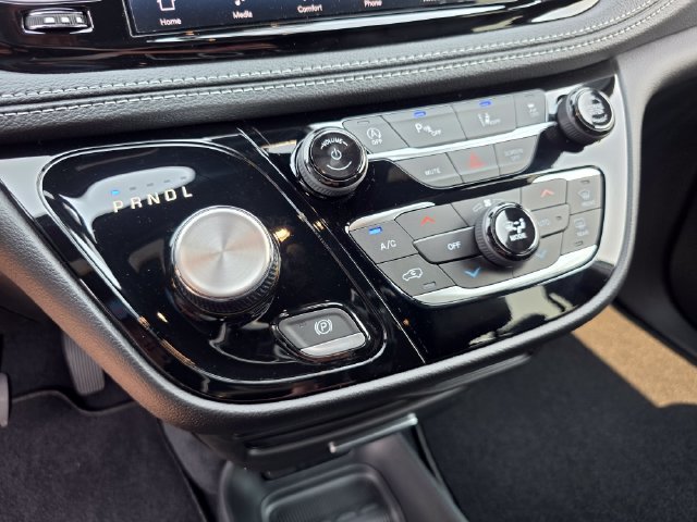 New 2027 Chrysler Pacifica Select AWD/4WD image 21