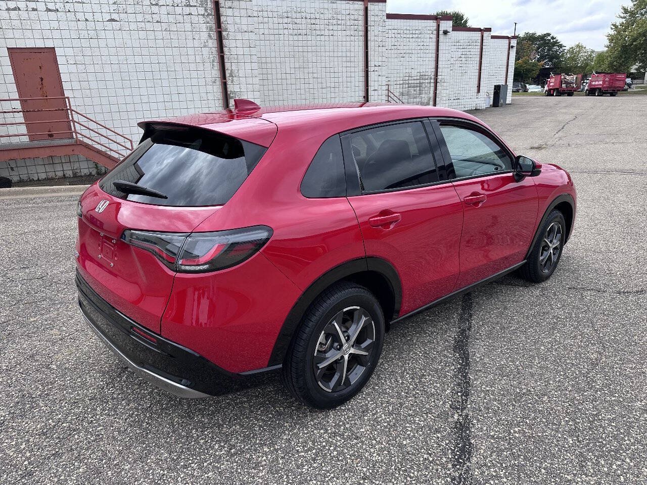 Used 2024 Honda HR-V EX-L image 3