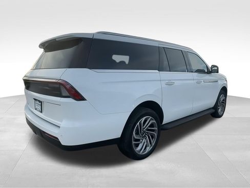New 2026 Lincoln Navigator L Premier AWD/4WD image 8