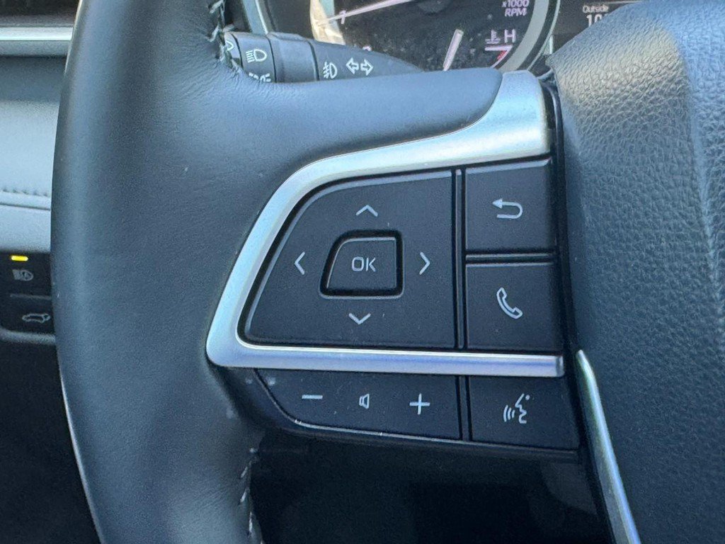 Used 2022 Toyota Highlander XLE AWD/4WD image 27