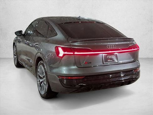 Used 2024 Audi Q8 e-tron Premium Plus image 8