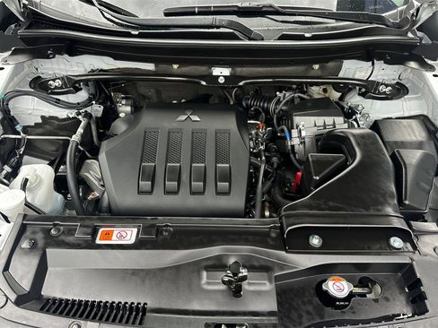 Used 2025 Mitsubishi Eclipse Cross SE image 33