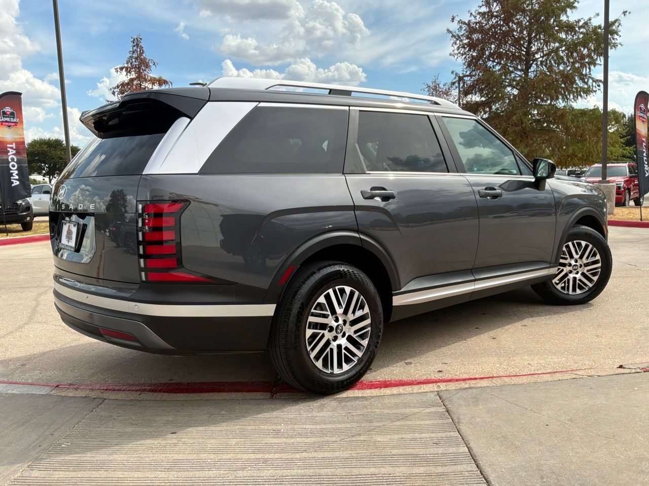 Used 2026 Hyundai Palisade SEL FWD image 6