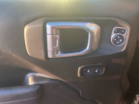 Used 2024 Jeep Gladiator Sport image 4