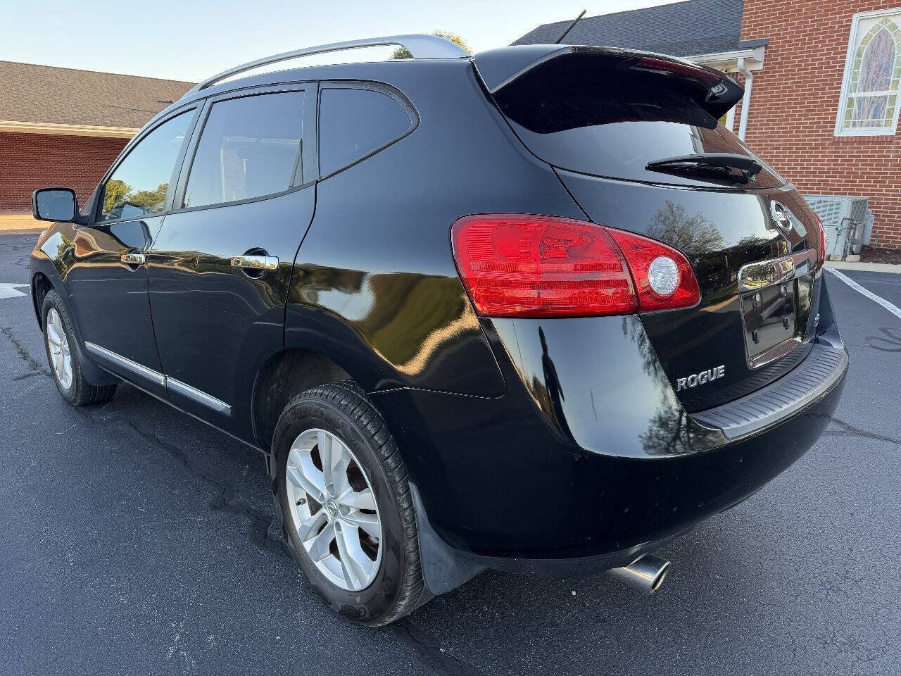 Used 2013 Nissan Rogue SV FWD image 5
