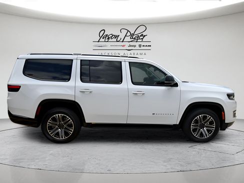 Used 2024 Jeep Wagoneer Series II w/ Flexible Seating Group RWD image 3