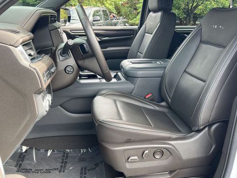 Used 2022 GMC Yukon XL Denali AWD/4WD image 12