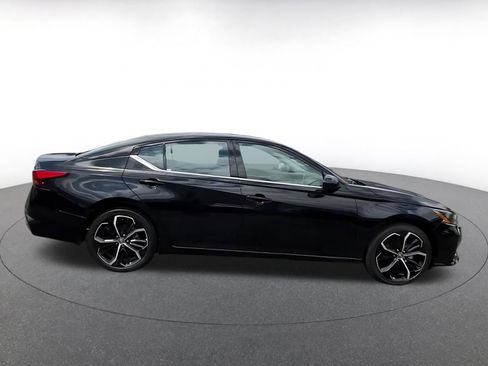Used 2025 Nissan Altima 2.5 SR FWD image 9