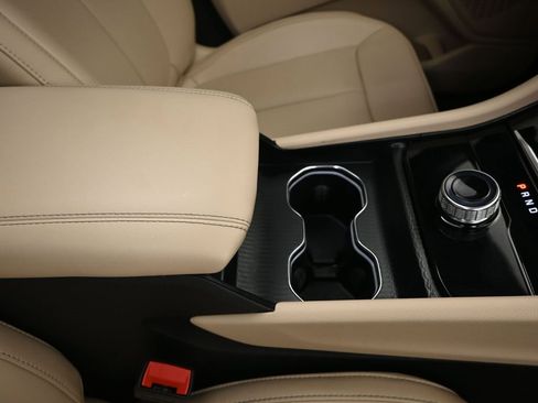 Used 2024 Jeep Grand Cherokee Limited w/ Luxury Tech Group II image 29