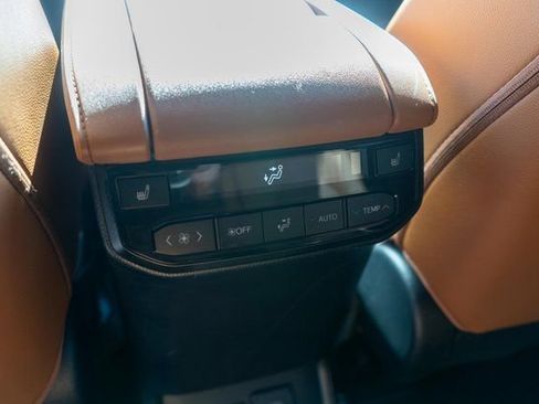 Used 2023 Toyota Highlander Platinum AWD/4WD image 19