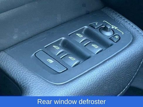 Used 2022 Volvo XC60 B5 Momentum w/ Protection Package Premier image 25