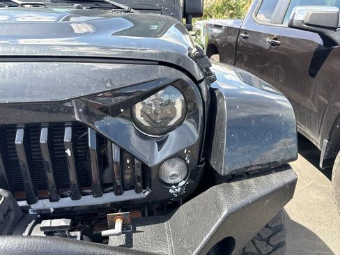 Used 2016 Jeep Wrangler Unlimited Rubicon AWD/4WD image 8