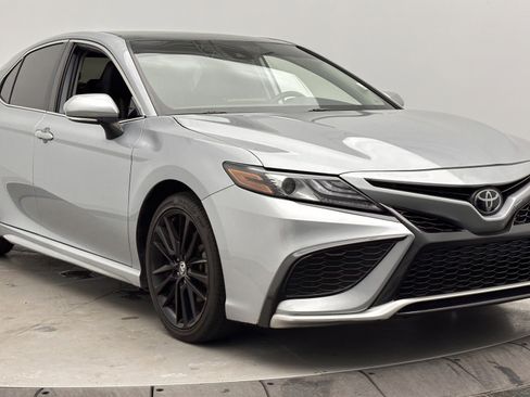 Used 2023 Toyota Camry XSE image 3
